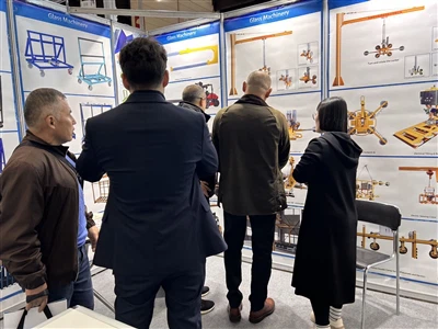 জার্মান গ্লাস প্রদর্শনী চলছে